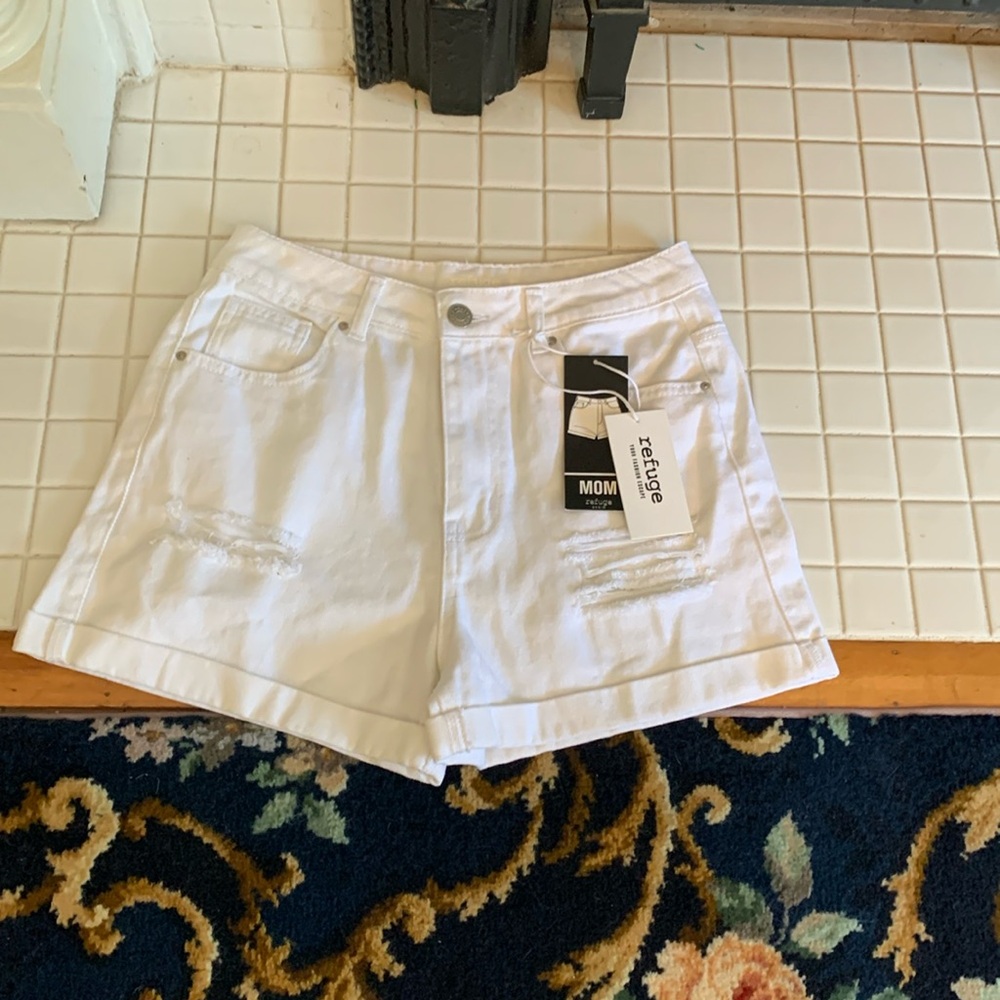 Refuge denim white distressed Mom shorts. NWT. Retail 25